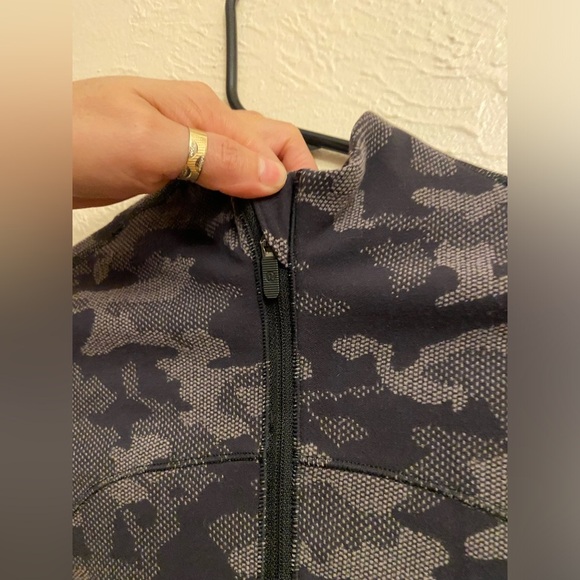 Lululemon run 1/2 zip sweater - Picture 8 of 12